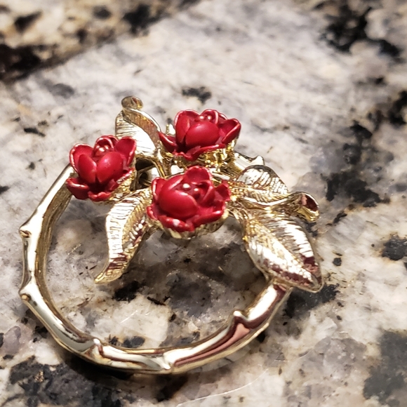 Gerry's Gold Tone Red Rose Wreath Brooch Vintage - Picture 4 of 4